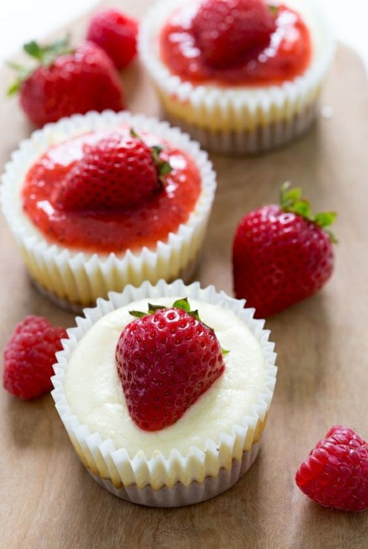 Törtchenzeit Erdbeertörtchen Vanille Muffins mit Erdbeeren