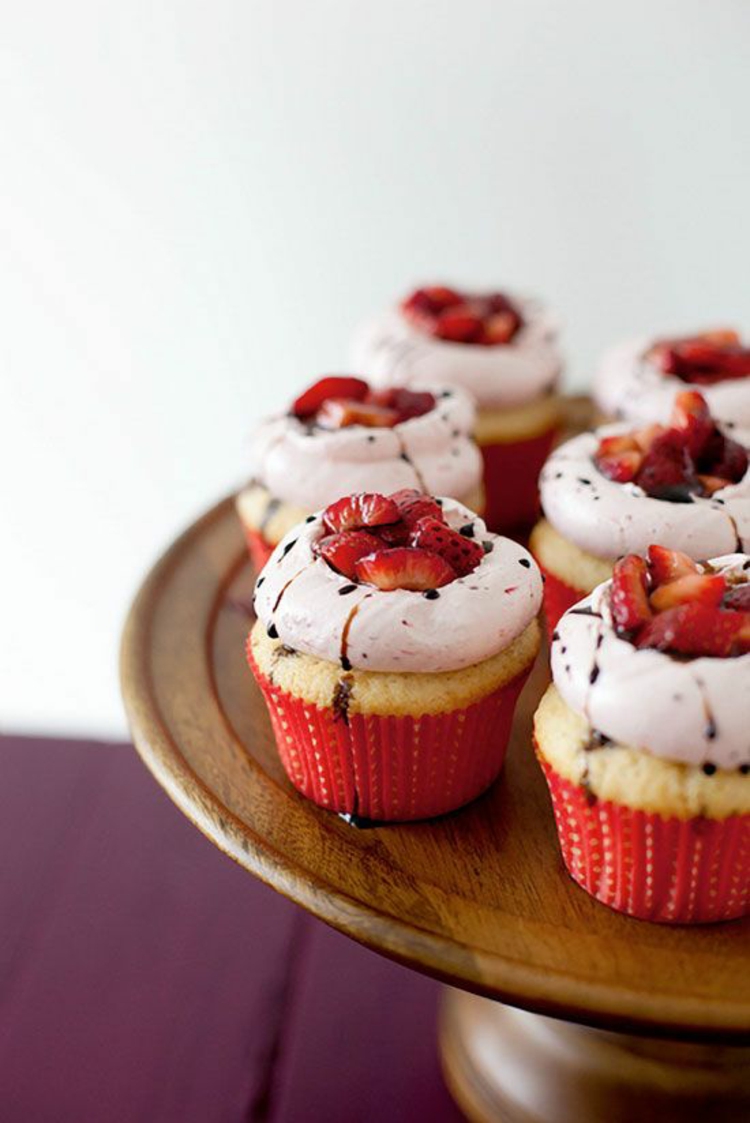 Törtchenzeit Mini Kuchen Rezepte mit Sahne und Erdbeeren
