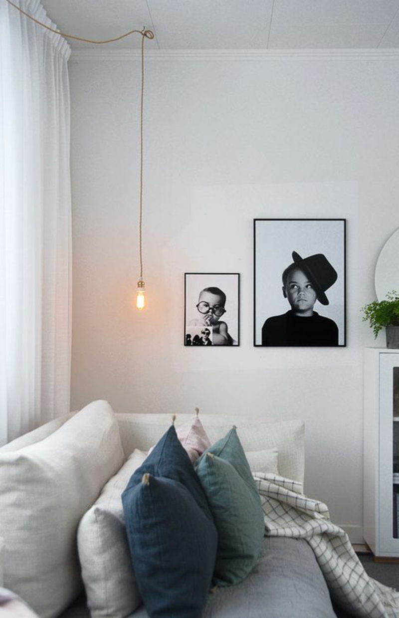 Wohnung skandinavisch einrichten Sofakissen Bilder schwarz weiß