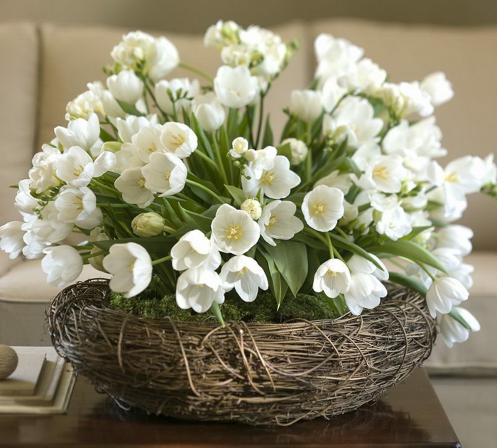  tischdeko osterkranz ostergesteck weiße tulpen