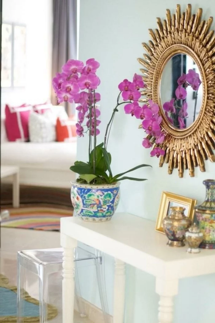 deko tipps innenbereich dekorieren wanddeko orchidee goldene elemente