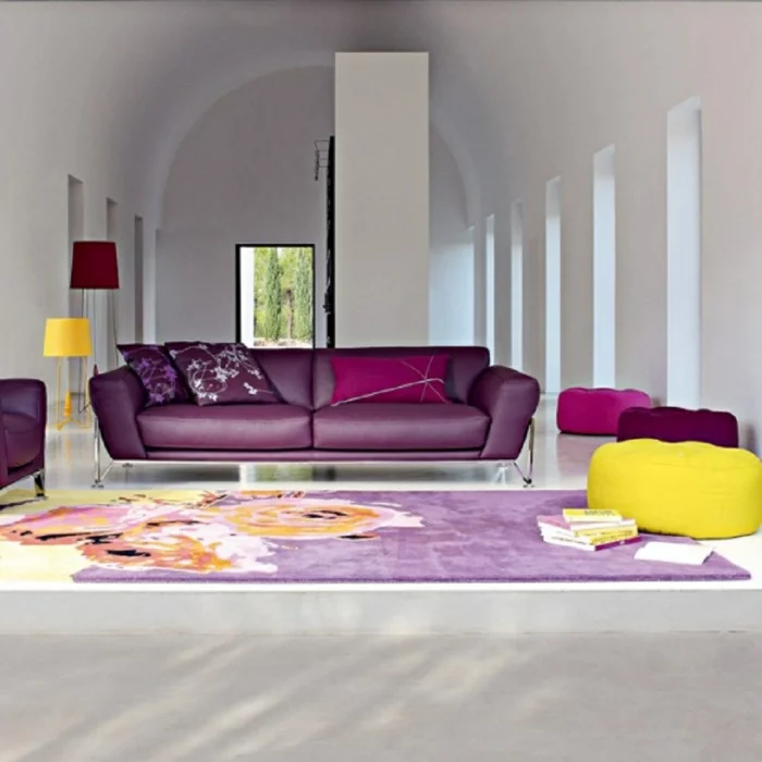 deko tipps wohnzimmer gelb lila teppich stehlampen