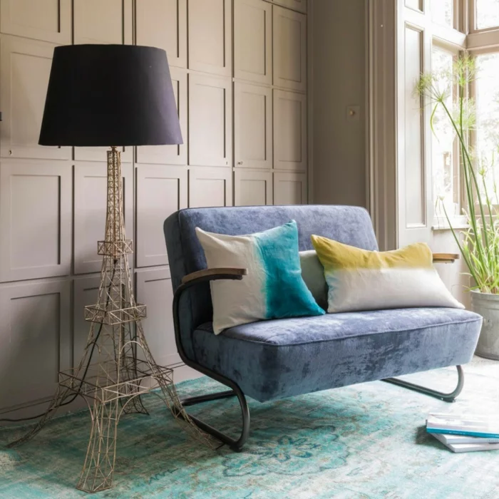 deko tipps wohnzimmer grüner teppich sofa dekokissen stehlampe