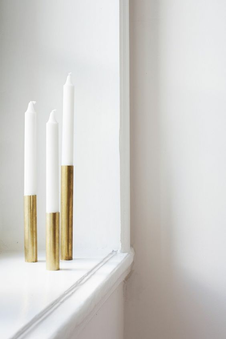 goldfarbene skandinavische Wohnaccessoires minimalistische Kerzenständer