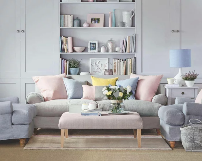 innendesign ideen wohnzimmer frühlingsstimmung pastellfarben dekokissen
