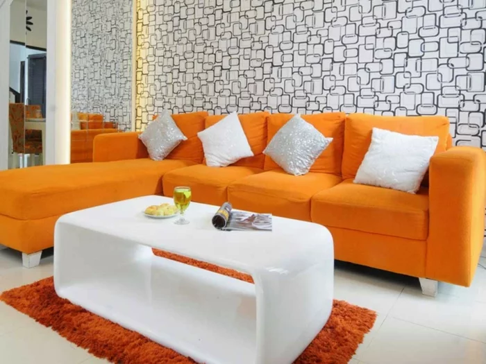 innendesign ideen wohnzimmer gestalten orange möbel weißer couchtisch