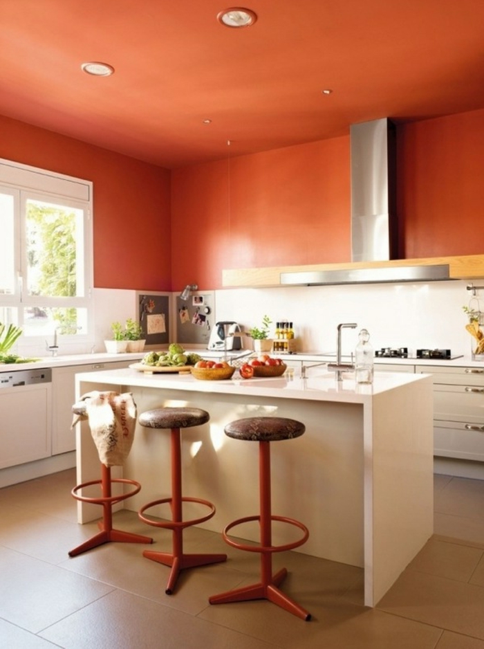 innendesign wohnideen küche orange wände weiße kücheninsel orange zimmerdecke