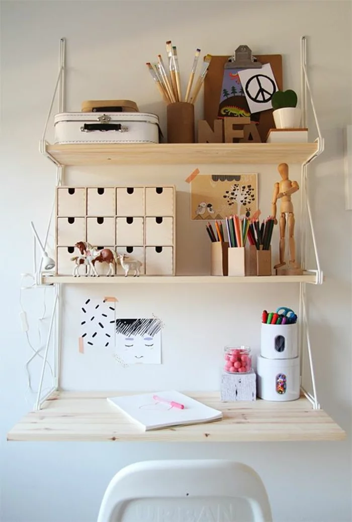 klappbarer Schreibtisch kleines Home Office einrichten Ideen