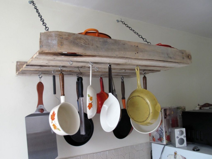 kreative wohnideen küche einrichten geschirr ordnen paletten