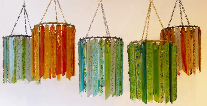 kreative wohnideen wiederverwendetes glas farbig hängelampen