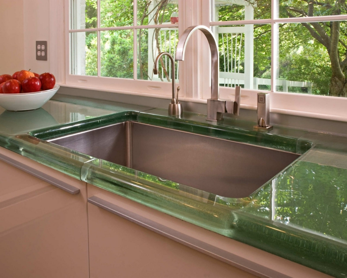 küchengestaltung arbeitsfläche recycled glasplatte