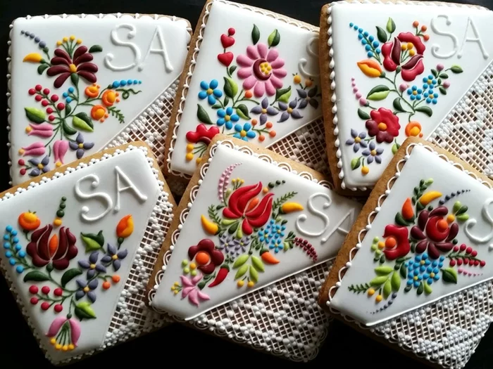 ostergebäck blumenmuster verzierte cookies ungarisches gebäck