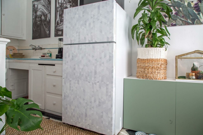 retro kühlschrank selber gestalten weiß grau geometrische muster