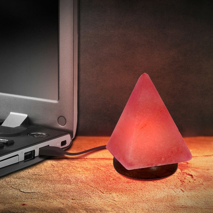 salzkristalllampe himalaya salz gesunde wirkung rechner komputer pyramide leuchte