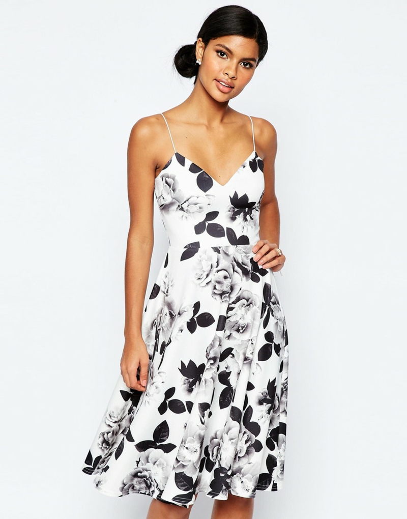 schöne Sommerkleider Blumenkleid mit schwarz weiß Print
