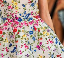 Schöne Sommerkleider mit Blumenprints liegen voll im Trend