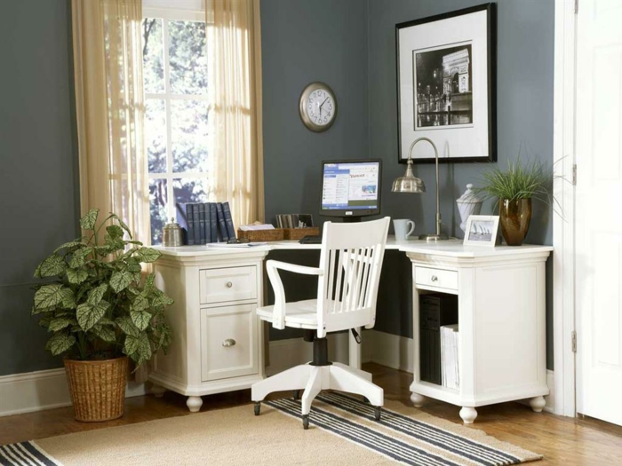 schöne wohnideen home office gestalten hellgraue wände weiße möbel pflanzen