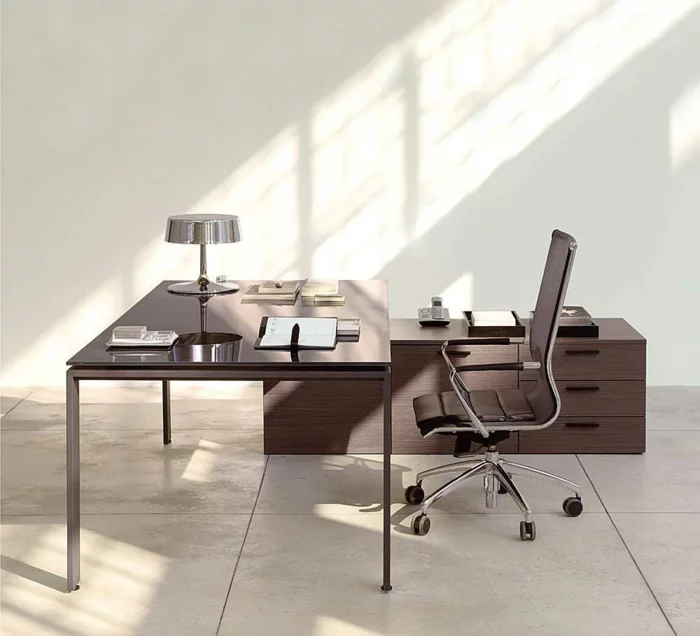 schöne wohnideen home office moderne möbel lederstuhl räder