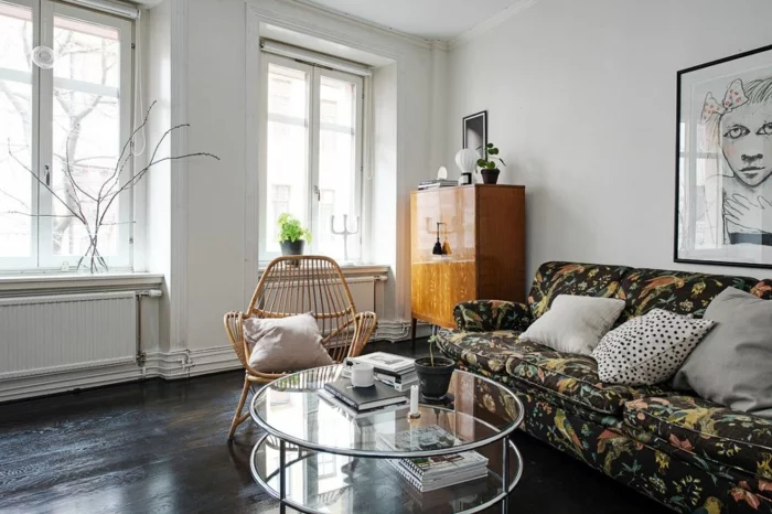 skandinavisch wohnen kleine wohnung nordische einrichtung sofa runder glastisch bambusstuhl retro schrank