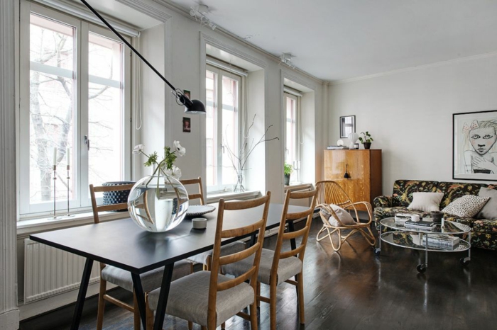 skandinavisch wohnen nordische inneneinrichtung esstisch stühle sofa runder beistelltisch kommode
