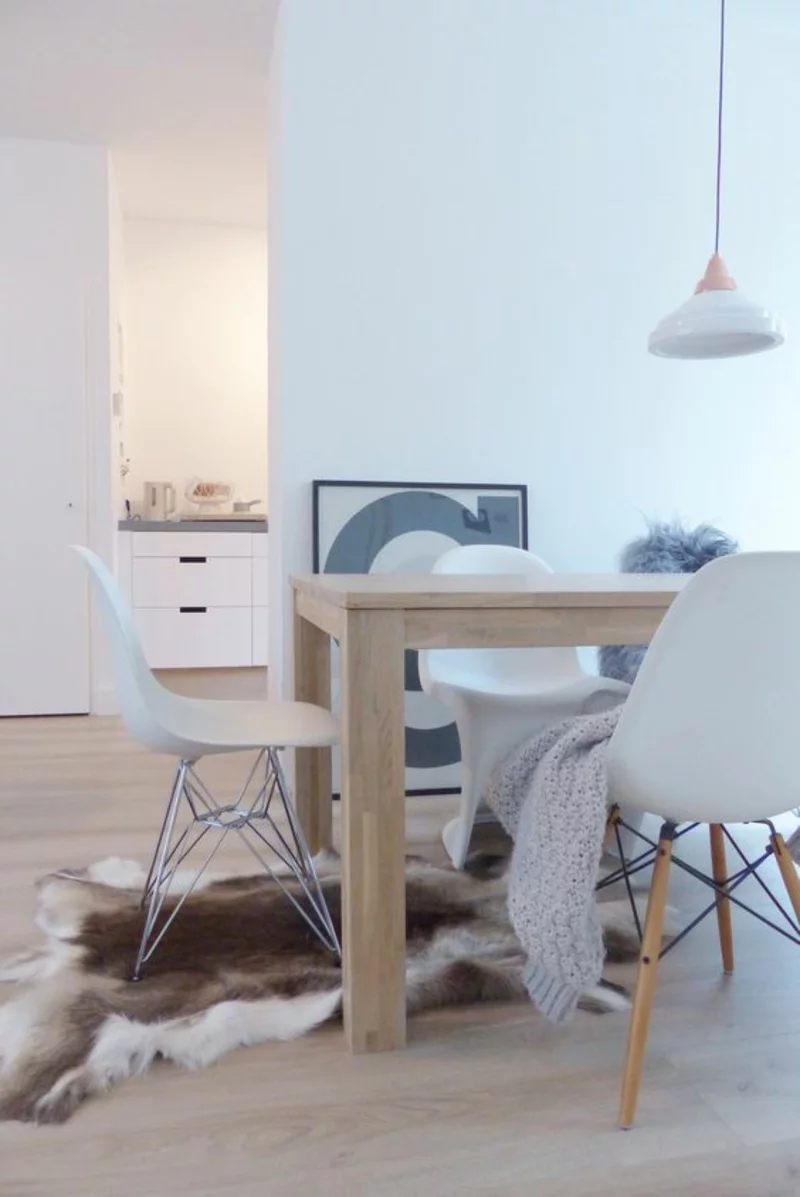 skandinavisches Design Einrichtungsbeispiele Fellteppich Esszimmermöbel