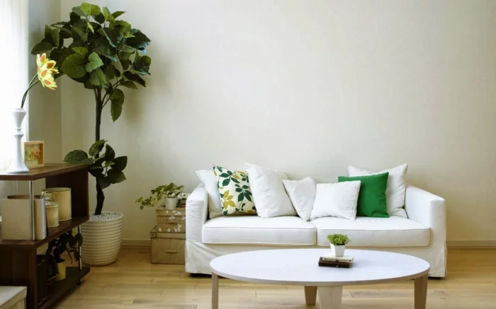 topfpflanzen wohnzimmer weißes sofa pflanzen helle wände