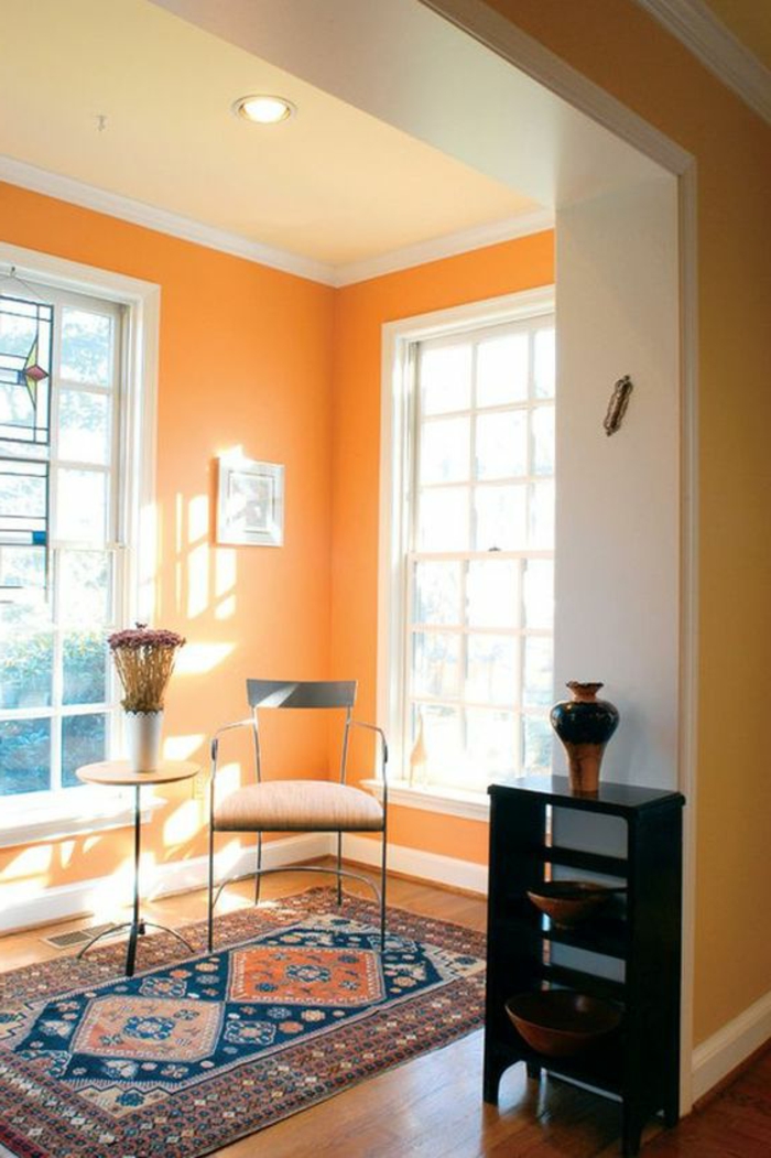 wandfarbe ideen orange wände teppichmuster hellgelbe zimmerdecke