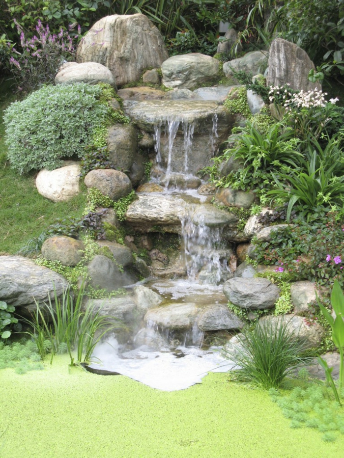 Wasserlauf Im Garten