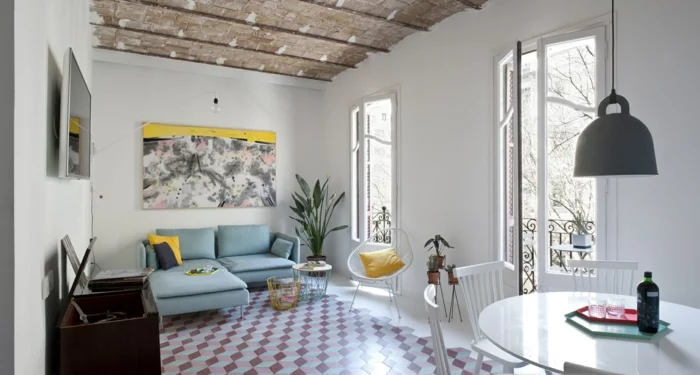 wohnzimmer esszimmer runder esstisch pendelleuchte sofa bodenfliesen geometrische muster