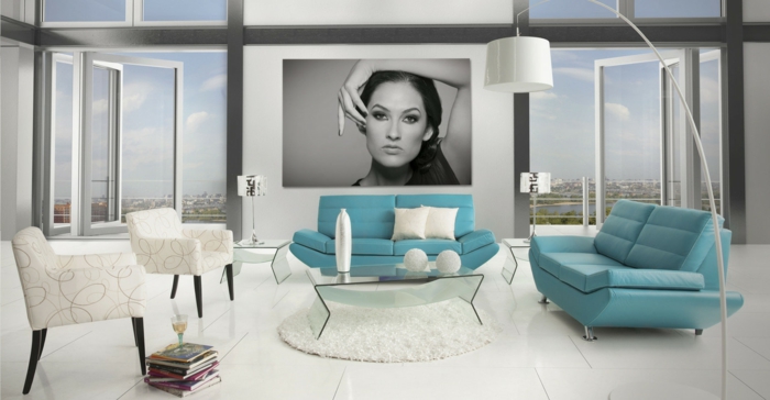 50er jahre stil retro wohnzimmer einrichtung pastellblaue sofas weiße sessel runder teppich stehleuchte
