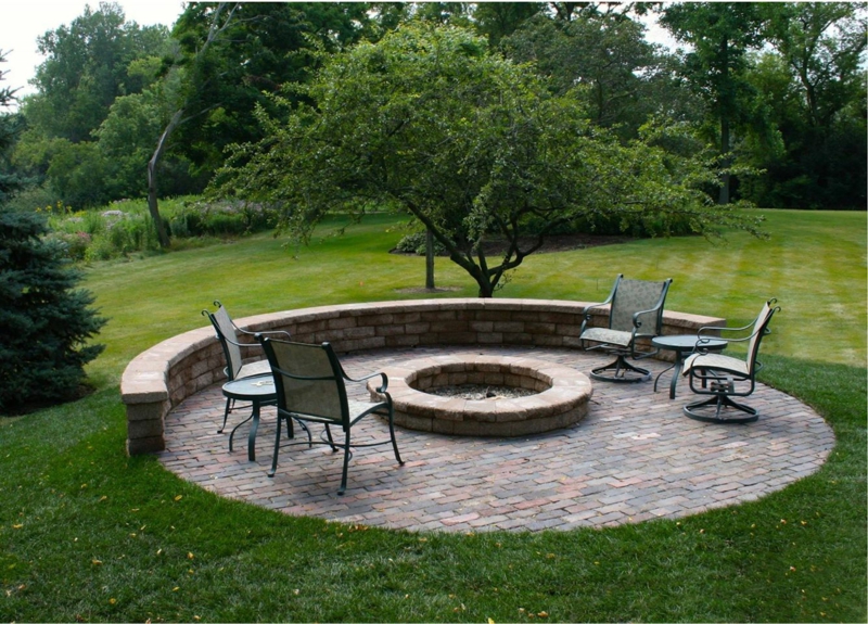 Feuerstelle bauen Gartengestaltung mit Steinen Kreis