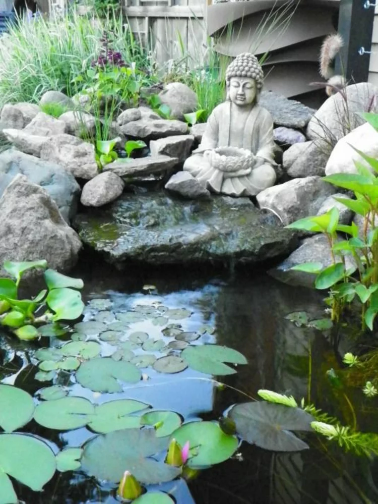 Gartenteiche Koiteich bauen Buddha Statue asiatische Gartengestaltungsideen