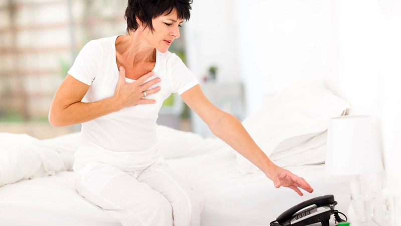 Herzkrankheiten Symptome Frauen Schwäche Schwindel Luftmangel
