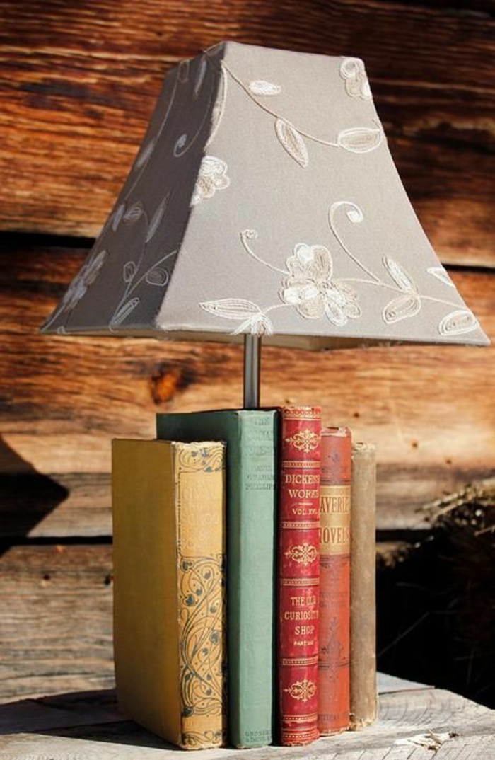 Lampen selber machen DIY Lampen Vintage Look Lampenständer Bücher