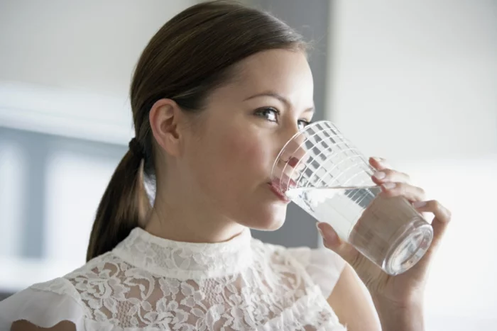 abnehmen gesund mehr wasser trinken gesund