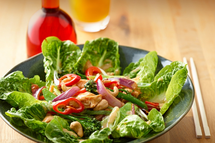 ausgewogene ernährung grünes gemüse gesund lifestyle