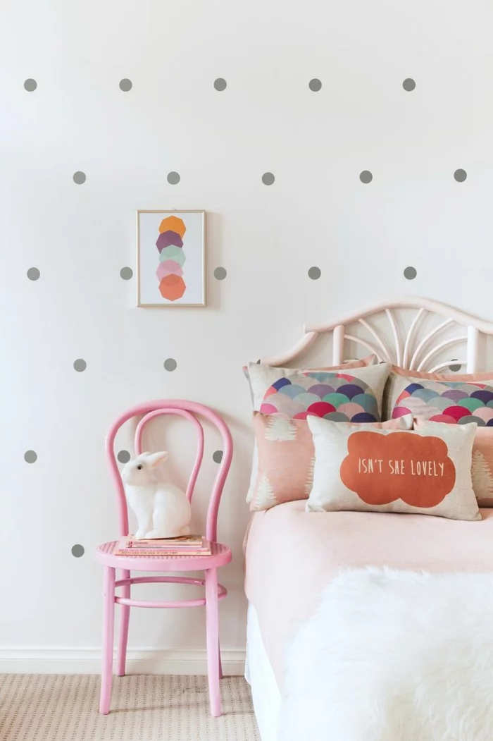 einrichtungsideen kinderzimmer mädchenzimmer rosa stuhl hase schöne wandgestaltung