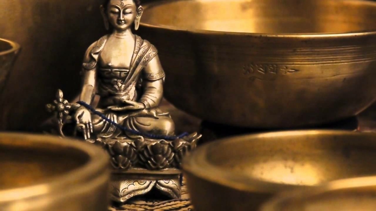 fernöstliche Kultur Tibetische Klangschalen Buddha Statue