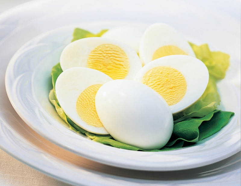 gesunde Ernährung für Kinder gekochte Eier zum Frühstück