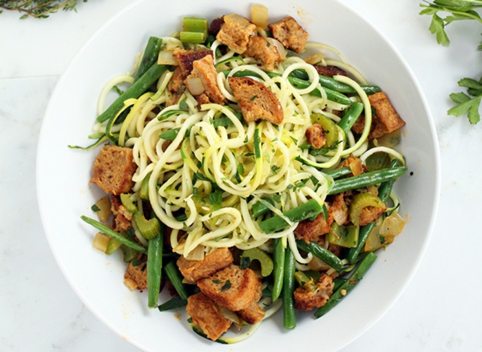 gesundes essen gemüse grüne bohnen pasta zucchini knoblauch proteine veganer