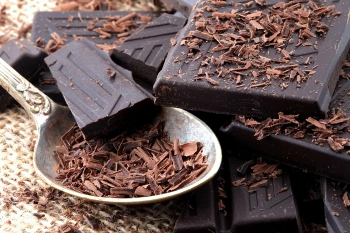 gesundes essen gute lebensmittel schwarze schokolade