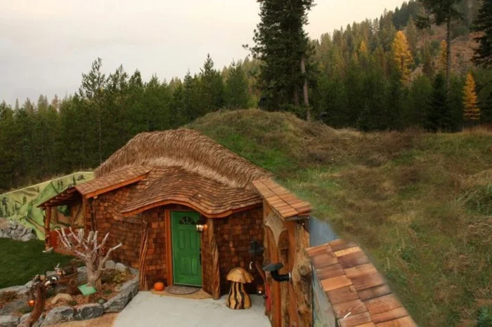 DIY Hobbit Gartenhaus aus Ziegelsteinen in Montana, USA