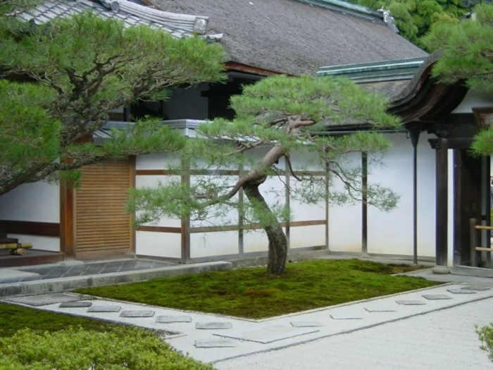 japanischer garten gartenhaus steinplatten kieselsteine