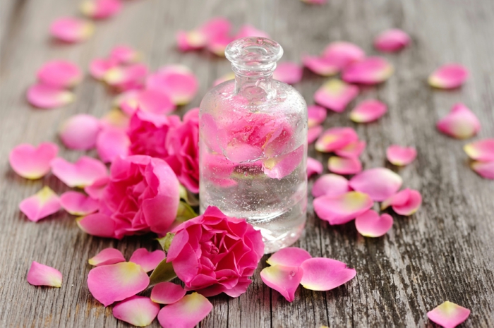 naturkosmetik rosenwasser DM duft rosenblüten wasser tropfen