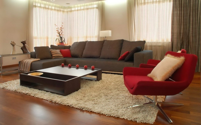 roter sessel wohnzimmer einrichten weißer teppich