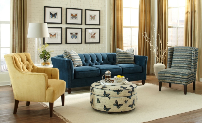 sofa chesterfield blau weißer teppich farbige sessel wohnzimmer einrichten