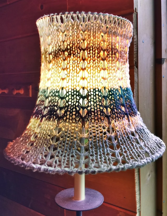 stricken anleitung lampenschirm sessel wärmehalter strickmöbel strickkunst einfallsreich