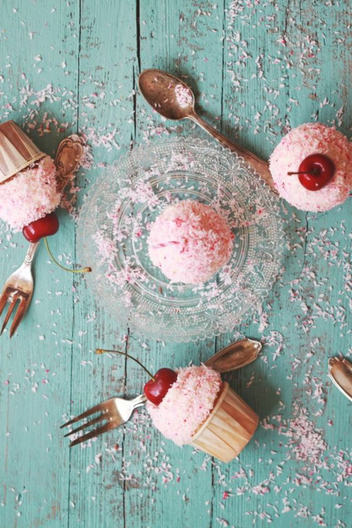 Cupcakes Rezept einfach kleine Erdbeer Törtchen backen