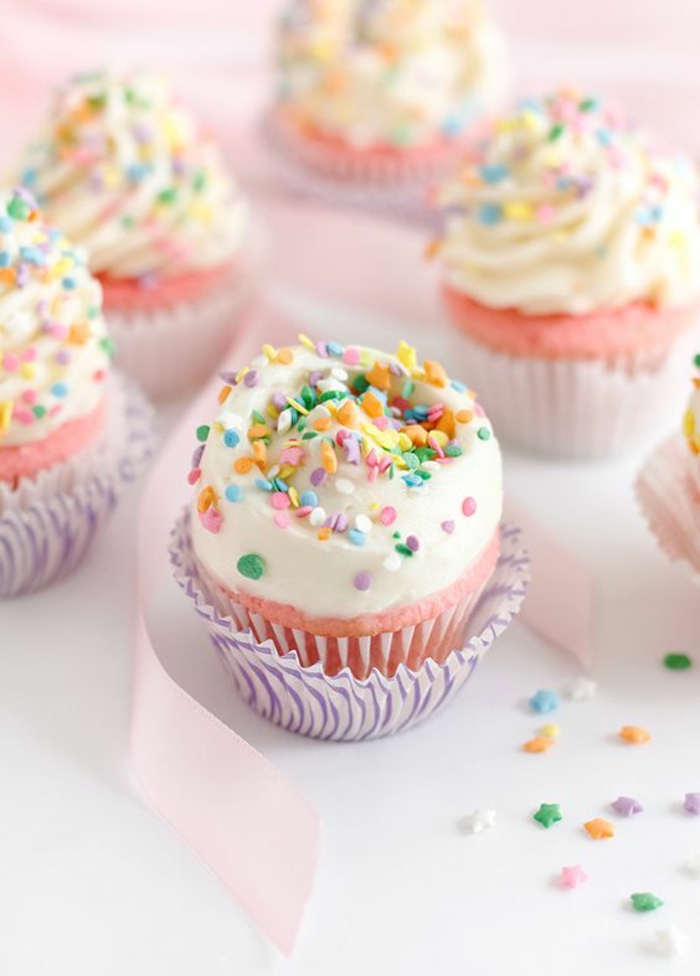 Cupcakes Topping Rezept leckere Törtchen backen niedliche Farben