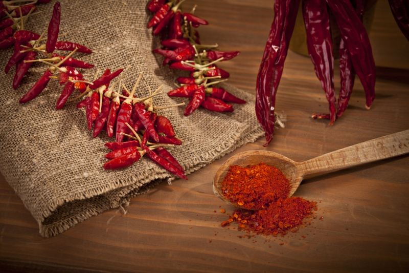 Lebensmittel die fett verbrennen Chilli scharfer Paprika gesunde Lebensweise